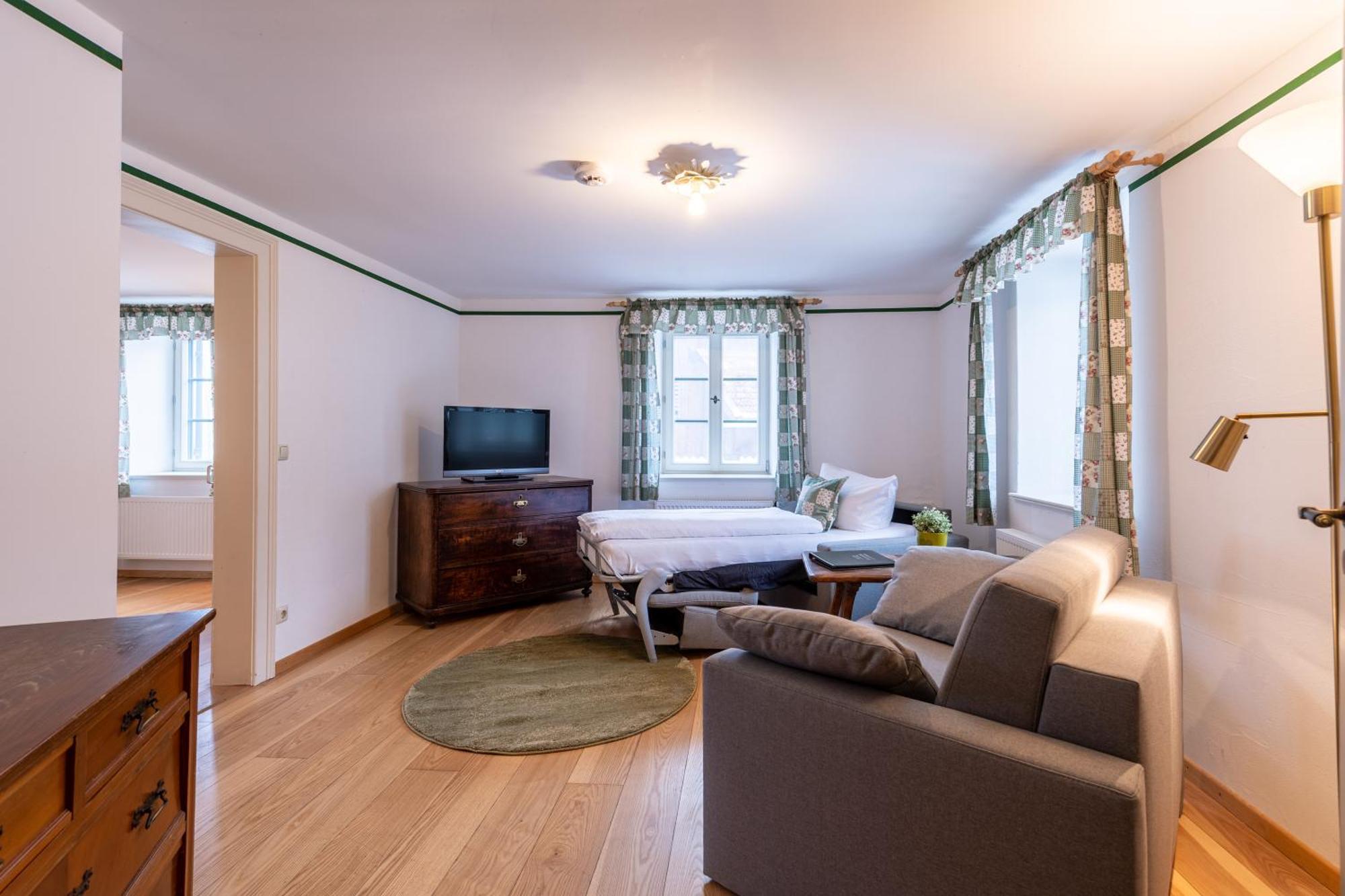 Wald Apartments Bei Schlossgaststaette Hohenberg - Seeshaupt, Suedlicher Stanberger See, Kostenfrei Parken, Ladestation Fuer Auto Und Fahrad, Wlan, Natur Pur Zewnętrze zdjęcie